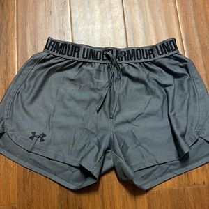 Pre-owned under armour shorts gray size Xs no size label